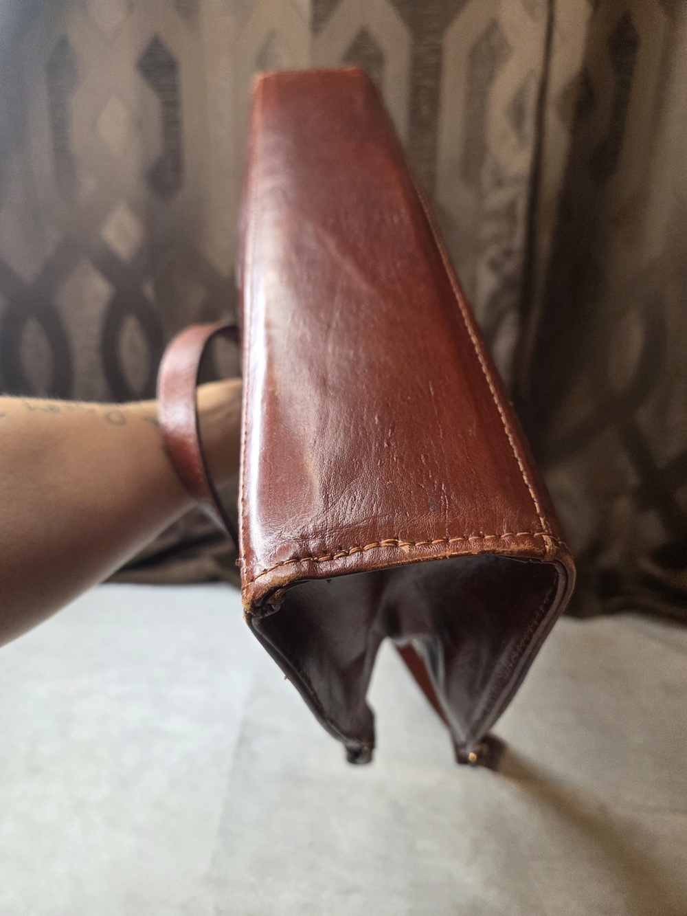 American West Hand-Tooled Chestnut Brown Leather Shoulder Bag with Concho - Picture 11 of 12